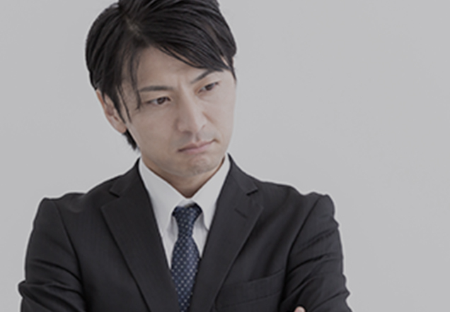 忙しくて時間のない男性の写真